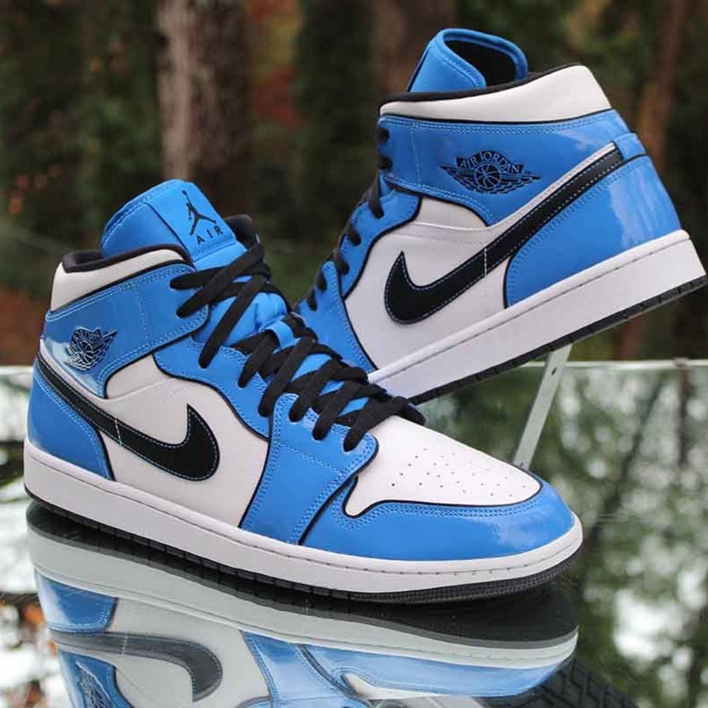 Air Jordan 1 Mid SE Signal Blue